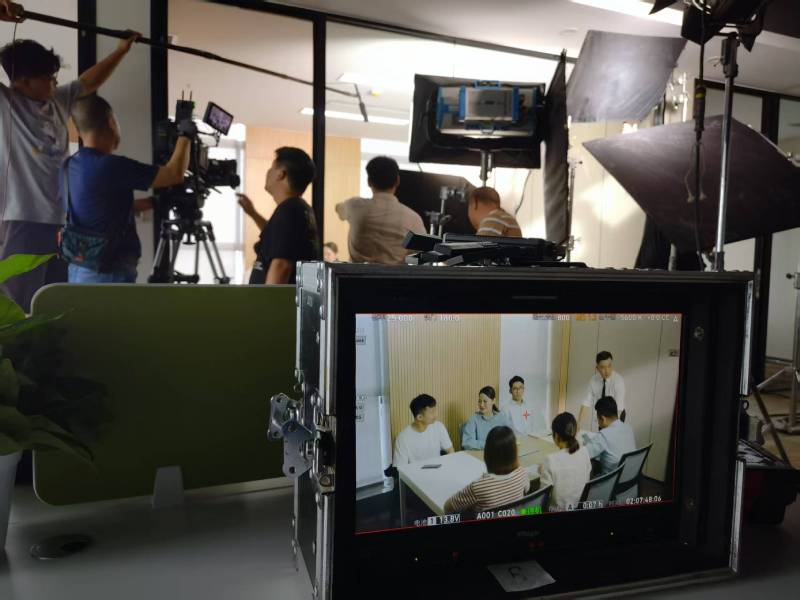 青白江区TVC拍摄公司：科技产品视觉化大师，诠释未来感与功能美学
